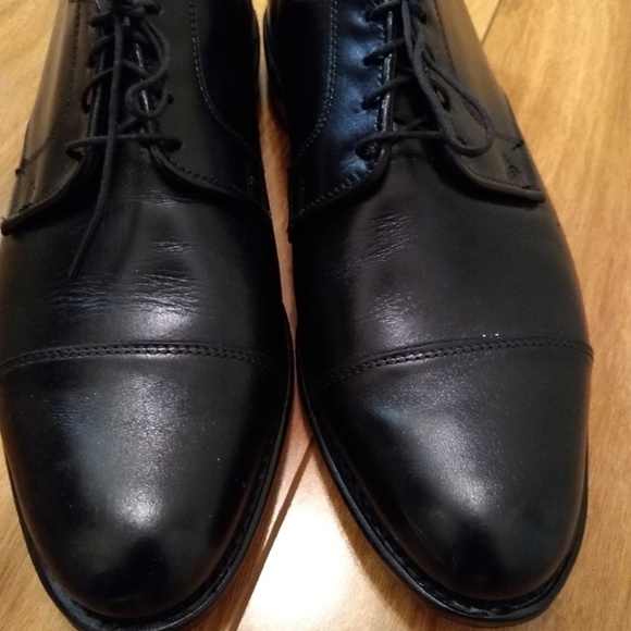Allen Edmonds Riverside Men\'s Cap Toe Oxford Dress main image 5